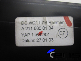 Mercedes E-Klasse W211 S211 Einbaurahmen Schacht Radio A2116800134