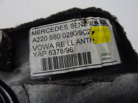 Mercedes CL C215 W215 Verkleidung Fußraum vorne rechts Lautsprecher A2206800280