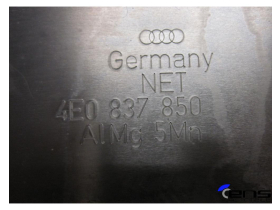 Audi A8 D3 4E  Türblech vorne rechts Fensterheber Führung 4E0837850